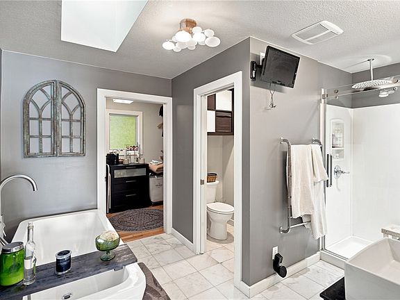 4th image of 9239 N Court Ten