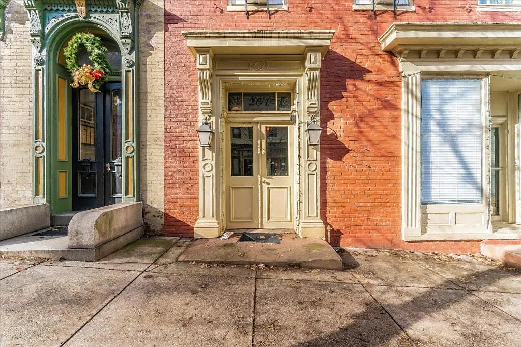 Building Photo - 121 W Potomac St #1