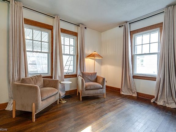 5th image of 435 Selden Ave