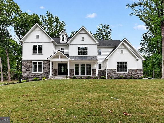 3rd image of 1080 Beech Hollow Rd
