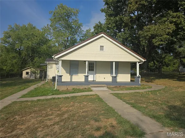 608 W School St, Crocker, MO 65452