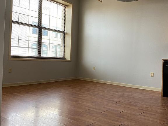 5th image of 499 Washington St #606