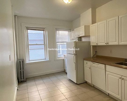 3rd image of 64 Brighton Ave #3