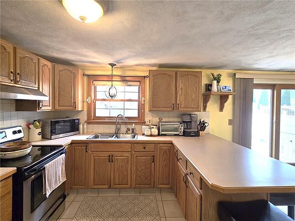 2nd image of 17 Jeffres St
