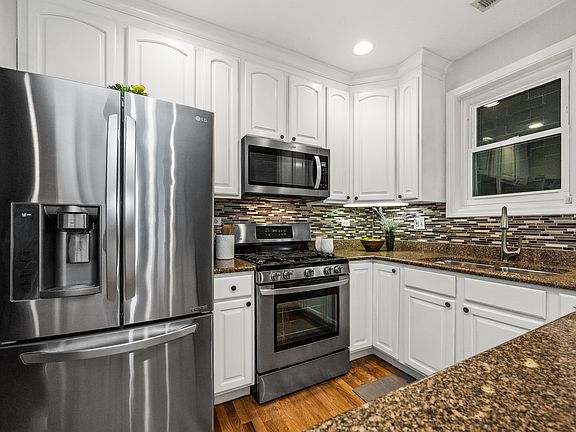 4th image of 4151 N Lincoln Ave #1