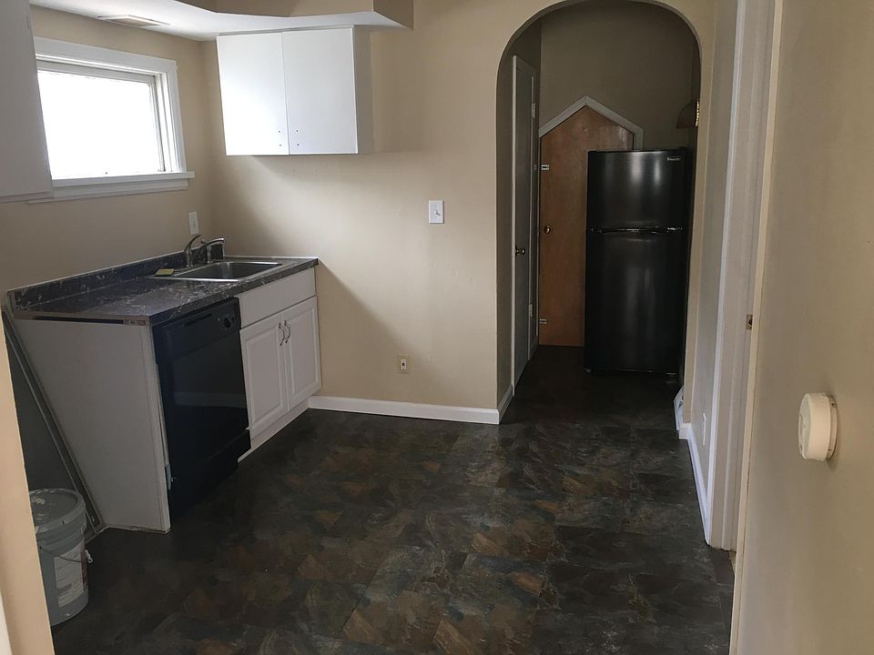 2nd image of 363 Herkimer St