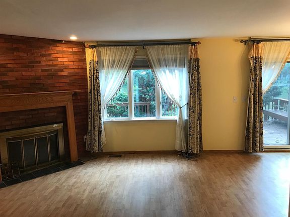5th image of 2880 Deake Ave