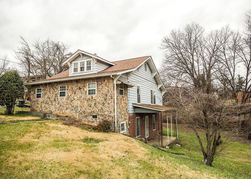 1st image of 303 Midlake Dr