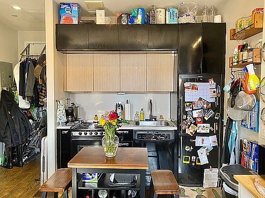 2nd image of 72 Maujer St APT 4A