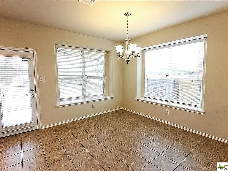 1409 Starlight Dr — Photo 5