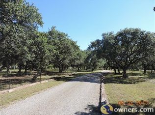 135 Juniper Ln, Johnson City, TX 78636