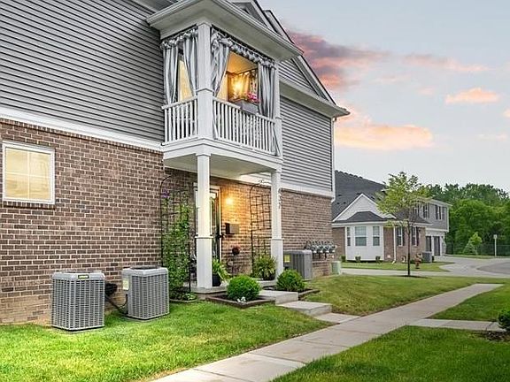 4th image of 432 Maple Cove Cir #12