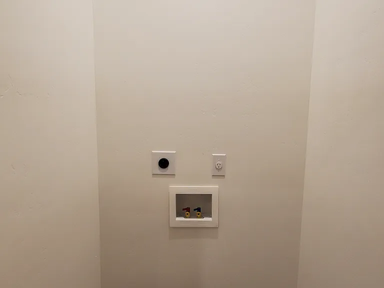 Washer / Dryer Hookups