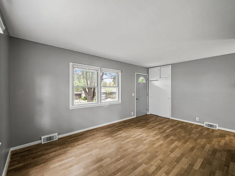 515 12th Ave NW — Photo 9