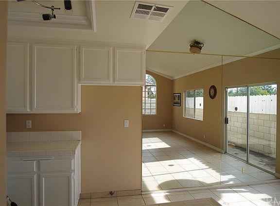 5th image of 1073 Larimore Ave