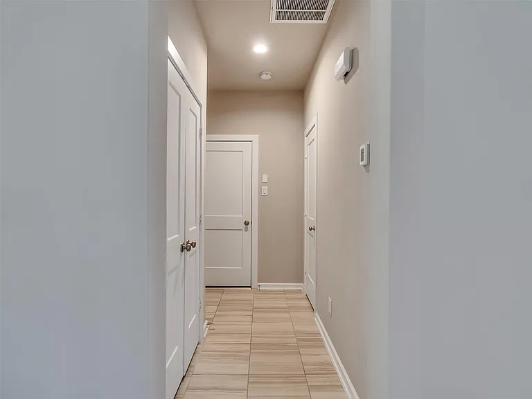 8510 Amber Bend Dr — Photo 35