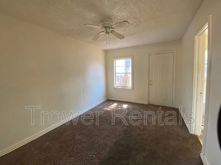 2101 W 10th St #7 — Photo 10