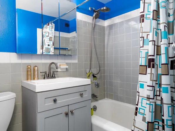 301 East 63rd Street image 5 of 14