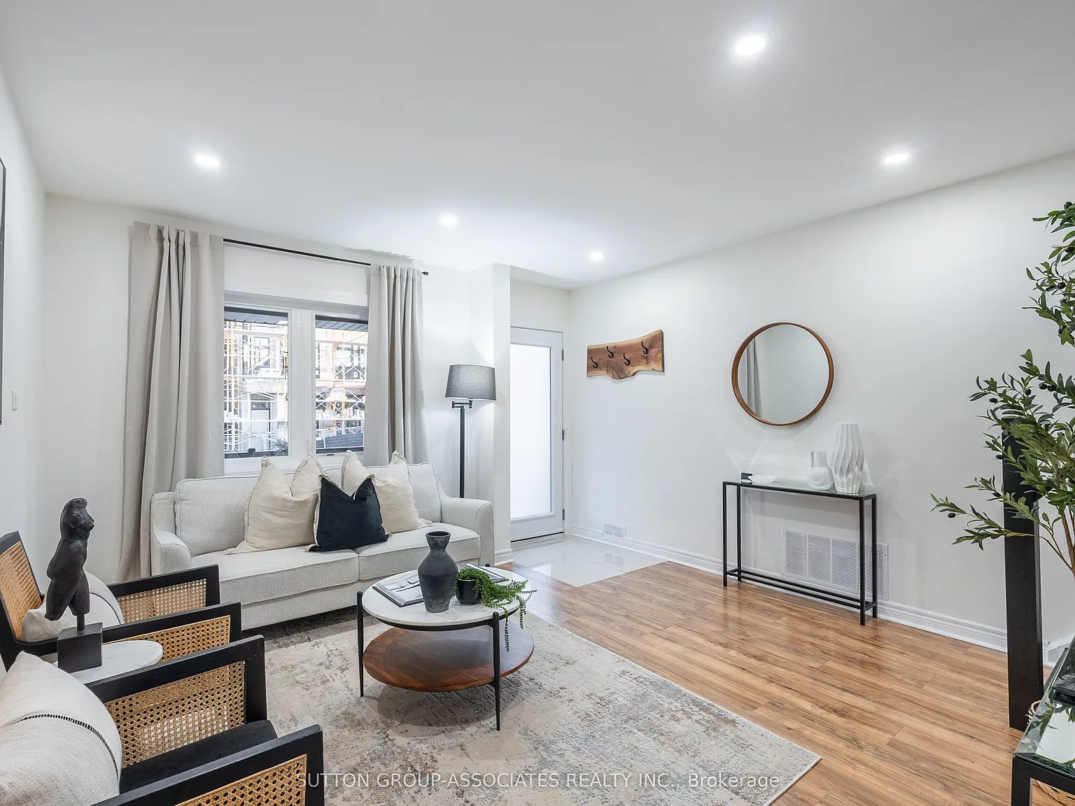 3 bed, $3,500 — Photo 3