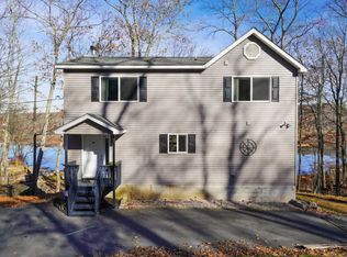 136 Lower Lakeview Dr, Hawley, PA 18428