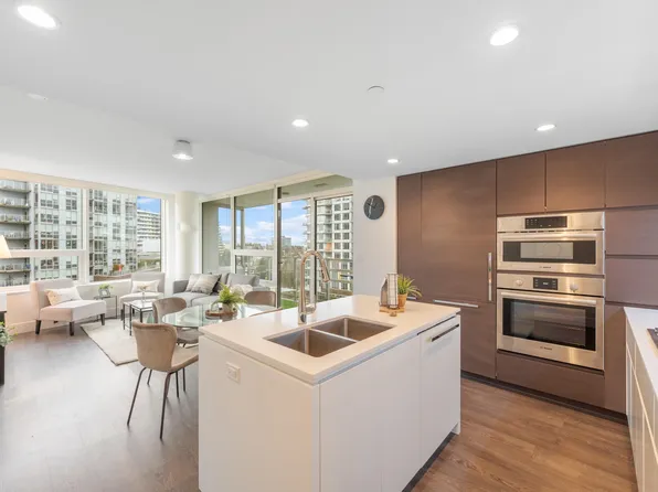 5508 Hollybridge Way #703, Richmond, BC V7C 0C7