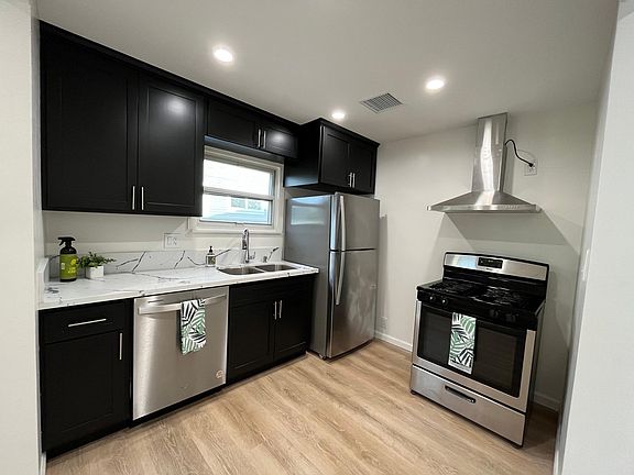 3rd image of 211 W Spruce Ave