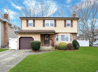 1442 Elmer St, Wantagh, NY 11793