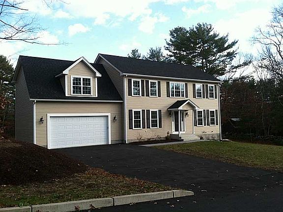 3rd image of 15 Ledge Wood Ln