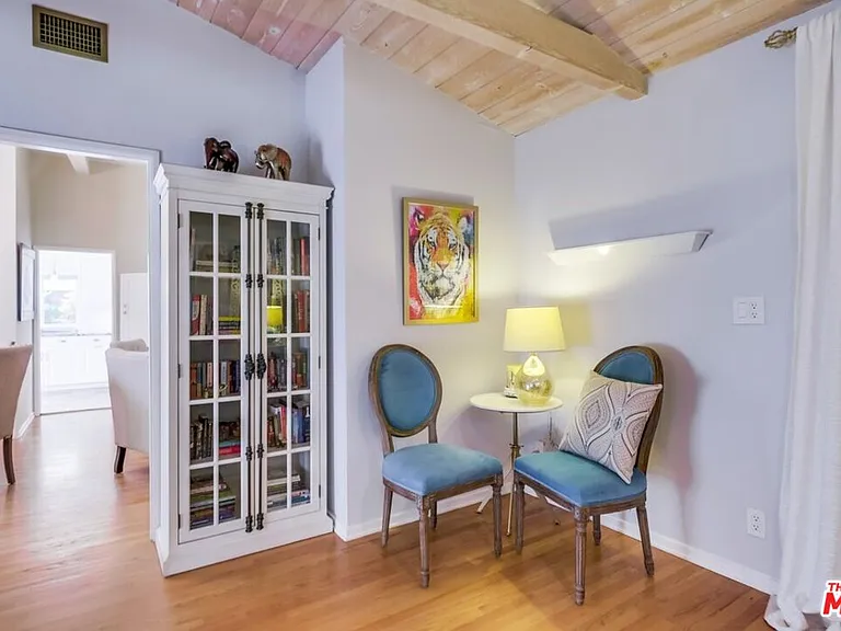 21447 Providencia St — Photo 26