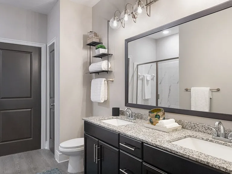 Cue Luxury Living — Photo 3