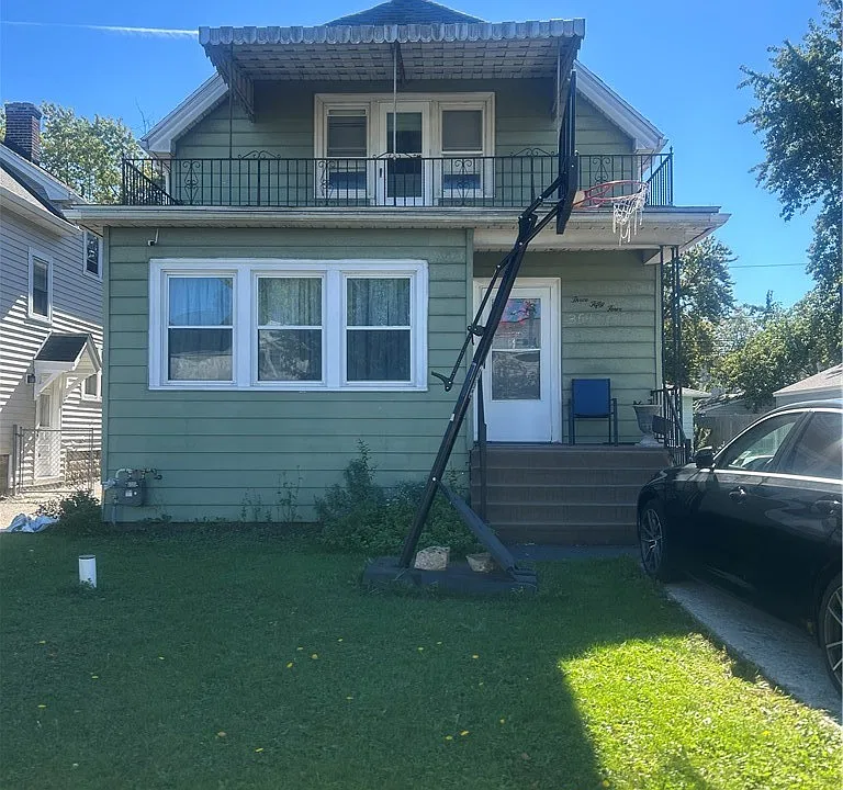 354 Shepard Ave #UPPER