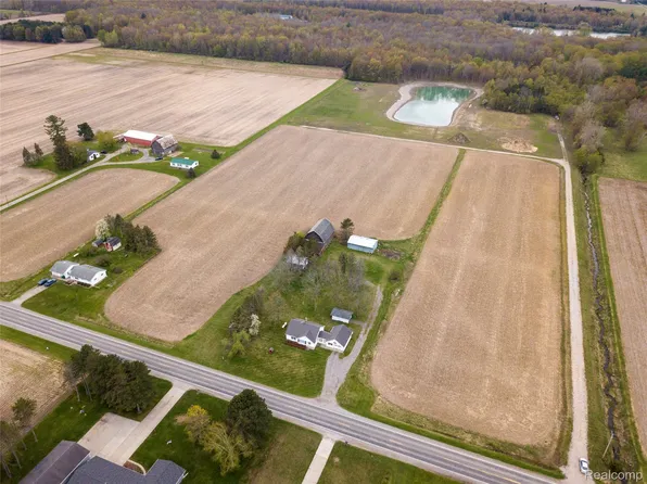 2250 S Hemlock Rd, Hemlock, MI 48626