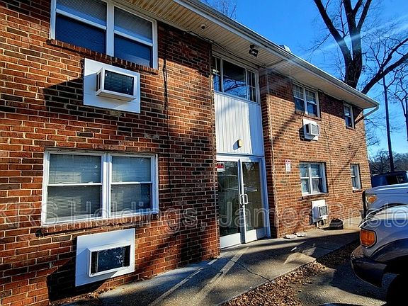 3rd image of 3601 Jefferson Davis Hwy APT 6