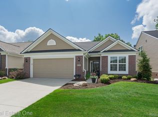 3039 Sumerlyn Ct, Auburn Hills, MI 48326