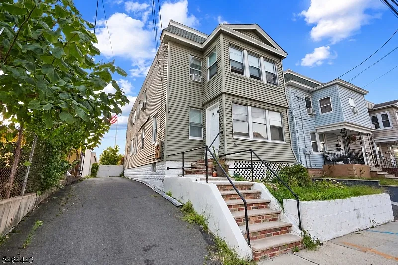 46 Norwood Ave — Photo 2