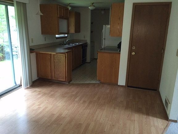 Dining to kitchen