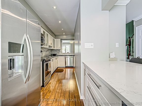 3rd image of 1254 Cottonwood Cres