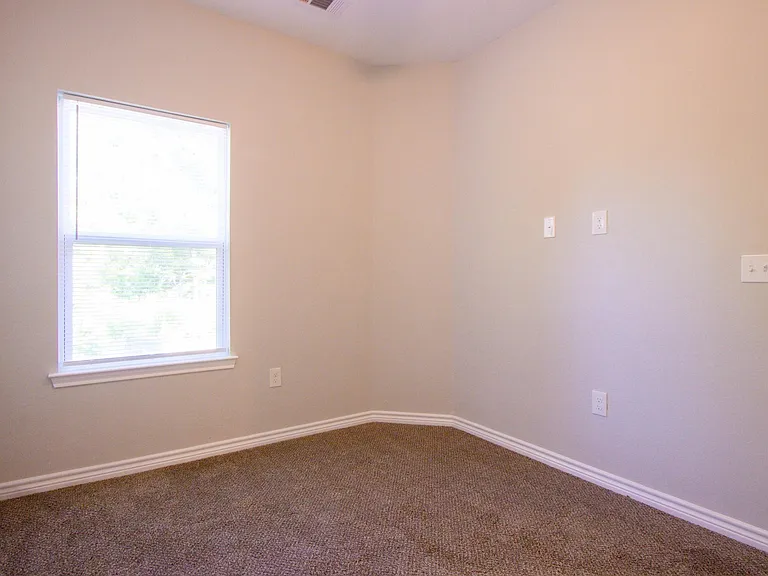 15629 Holly Dr — Photo 13