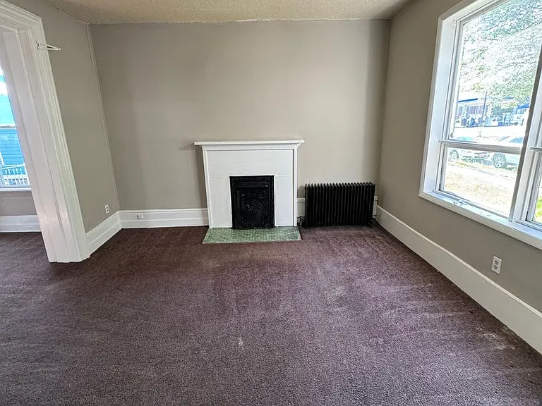 610 W Creighton Ave — Photo 2