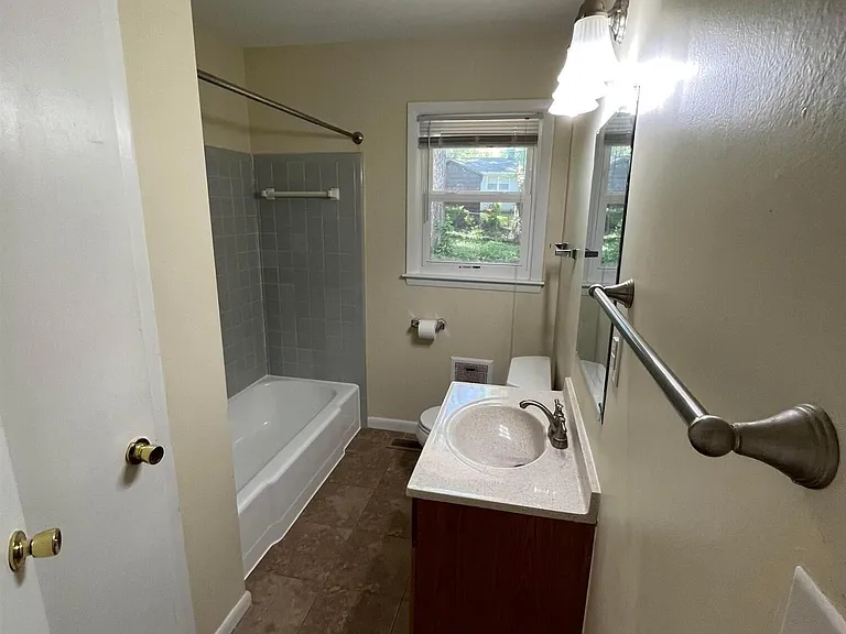 207 W Boundary St — Photo 9
