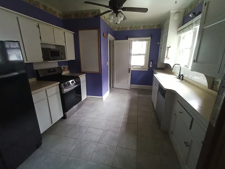 1106 E Olive St — Photo 2