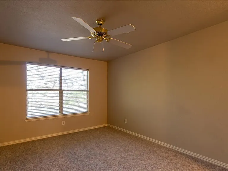 10008 Dryden Ln — Photo 17