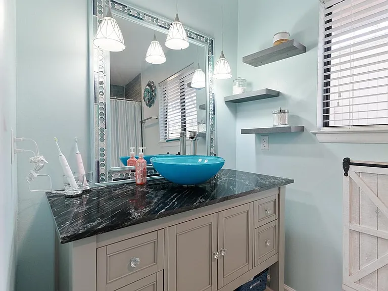 800 Bay Dr #10 — Photo 15
