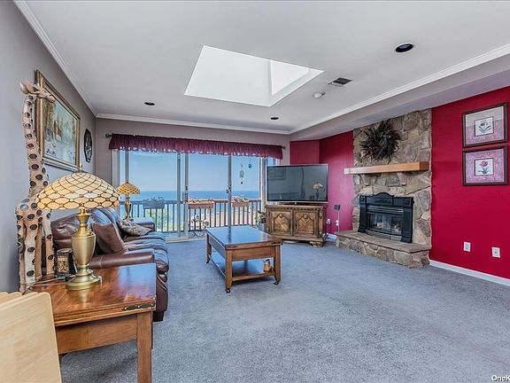 4th image of 212 Fox Hill Dr #212