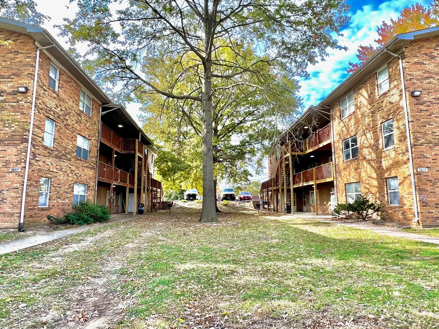 2 bed, 700 sqft, $1,075 — Photo 1