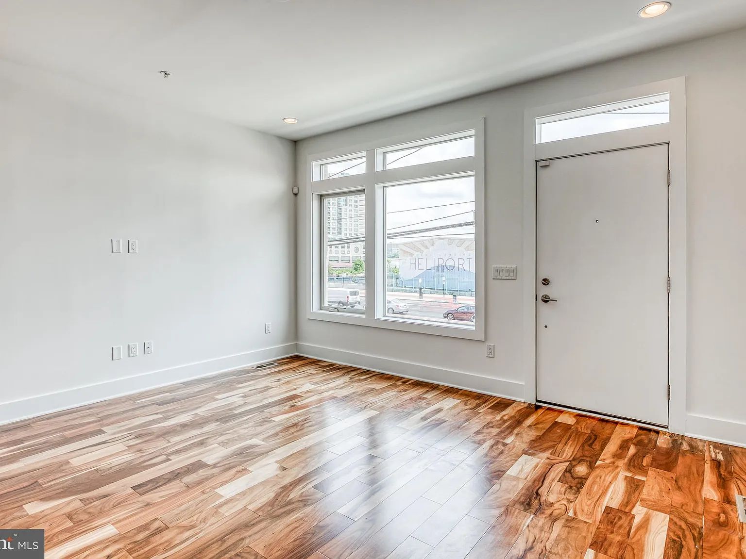 3 bed, 3.0 bath, 2307 sqft, $3,695 — Photo 3