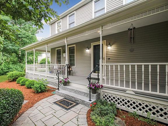 2nd image of 11 Olde Surrey Ln