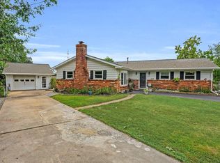 1115 S Dickenson Ave, Sterling, VA 20164