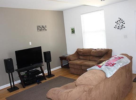 3rd image of 5924 W Park Ave