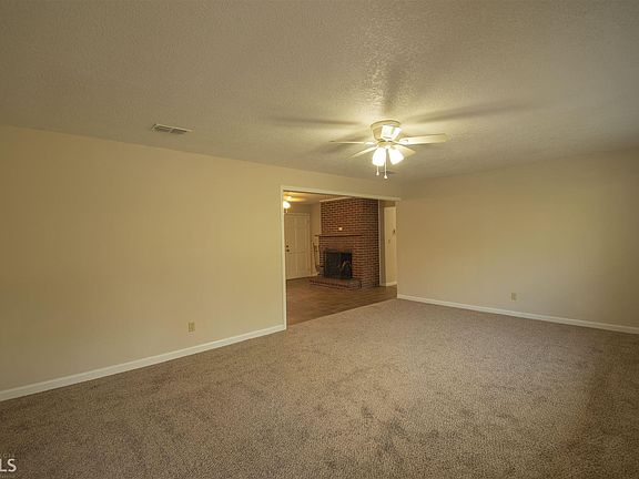3rd image of 704 E Bay Ave
